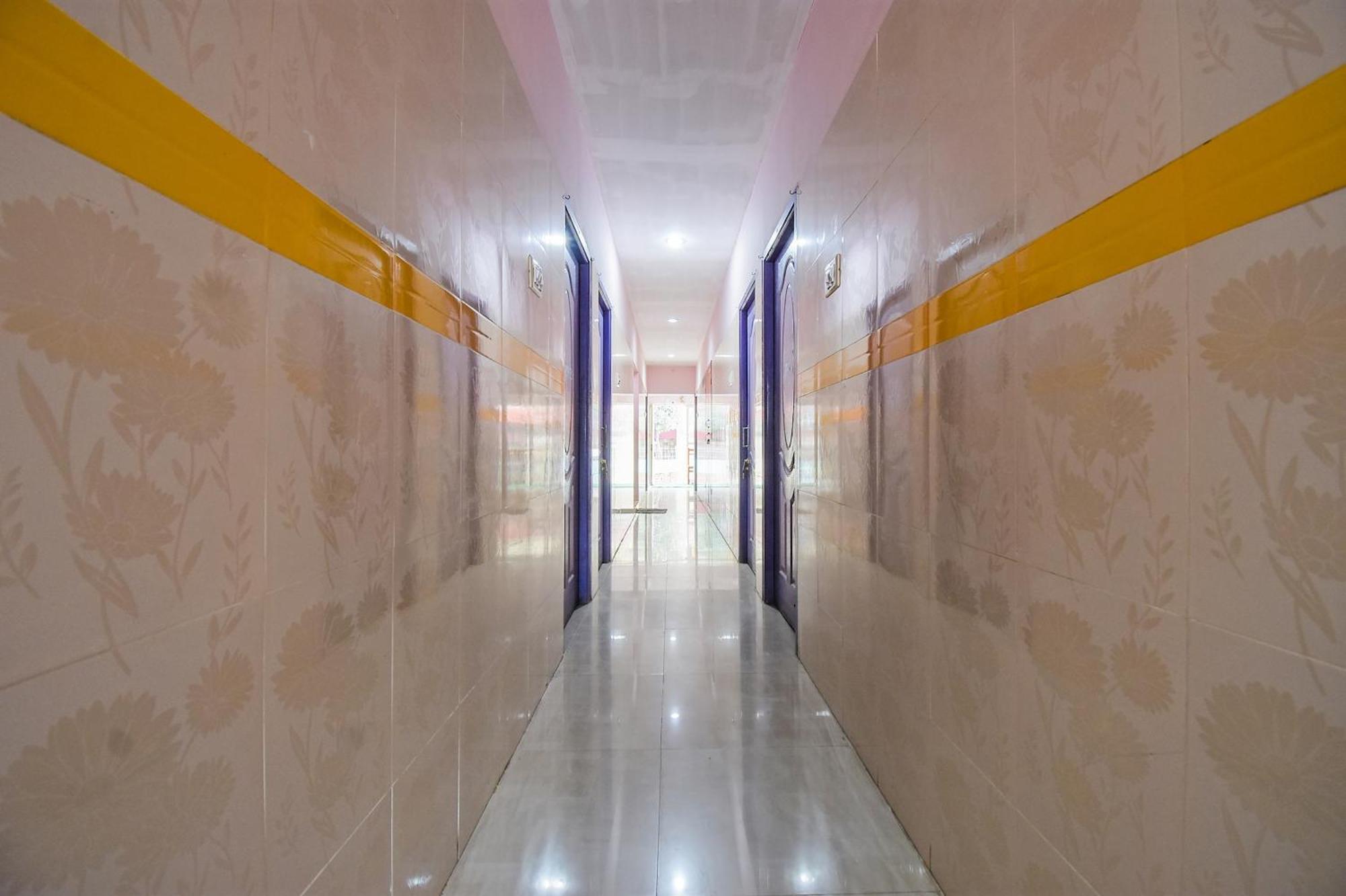 Hotel O K.S.Lodge Tribhuvanam 外观 照片