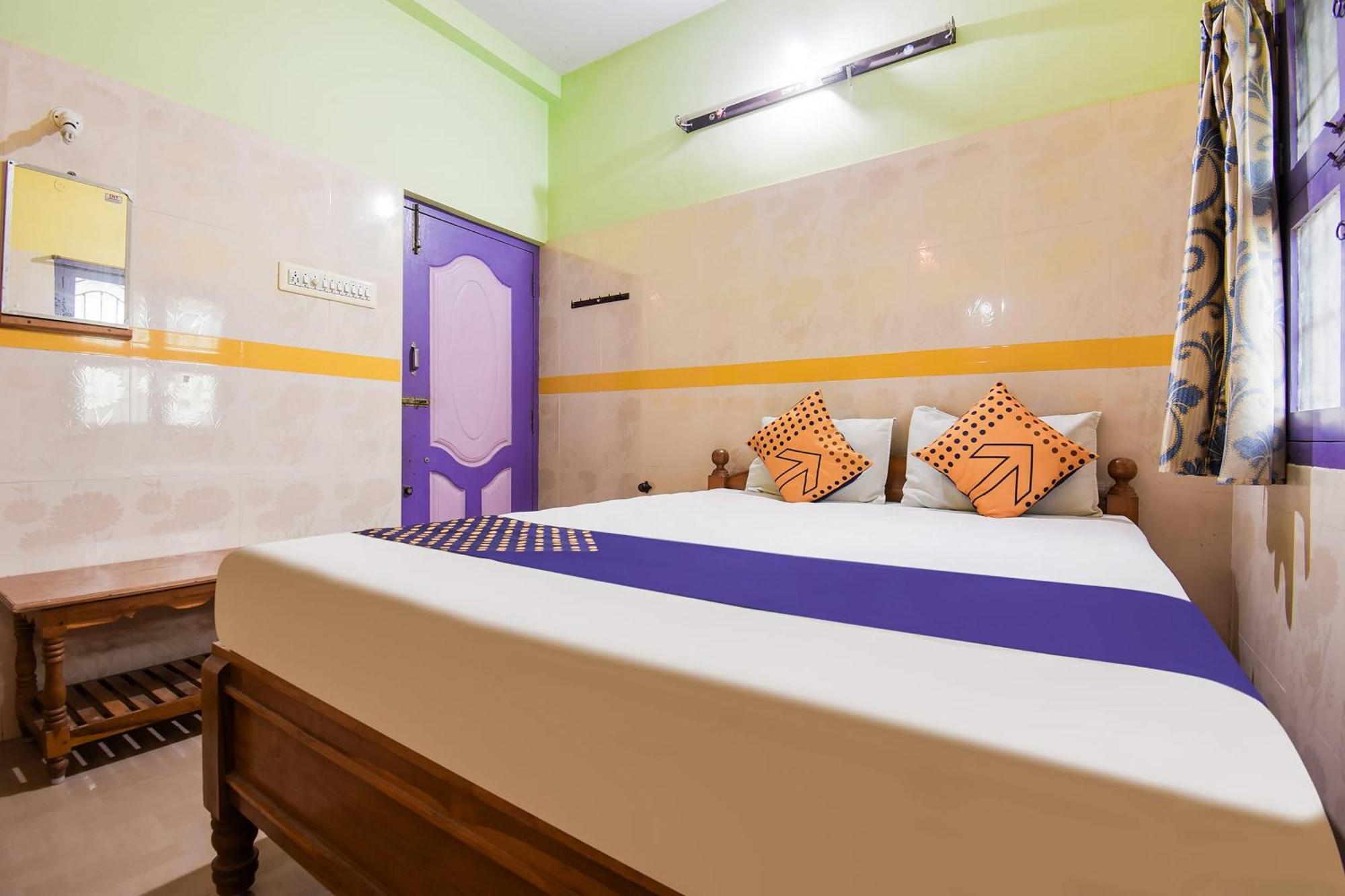Hotel O K.S.Lodge Tribhuvanam 外观 照片