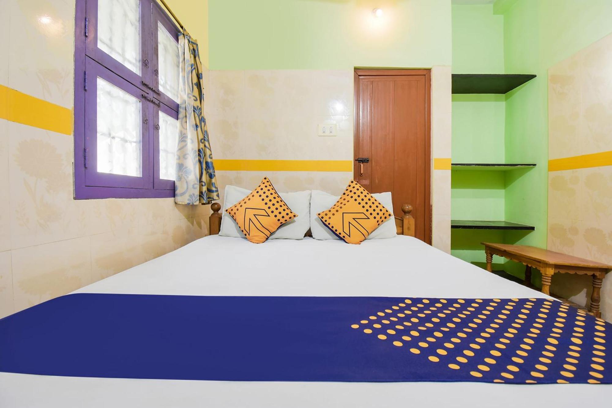 Hotel O K.S.Lodge Tribhuvanam 外观 照片