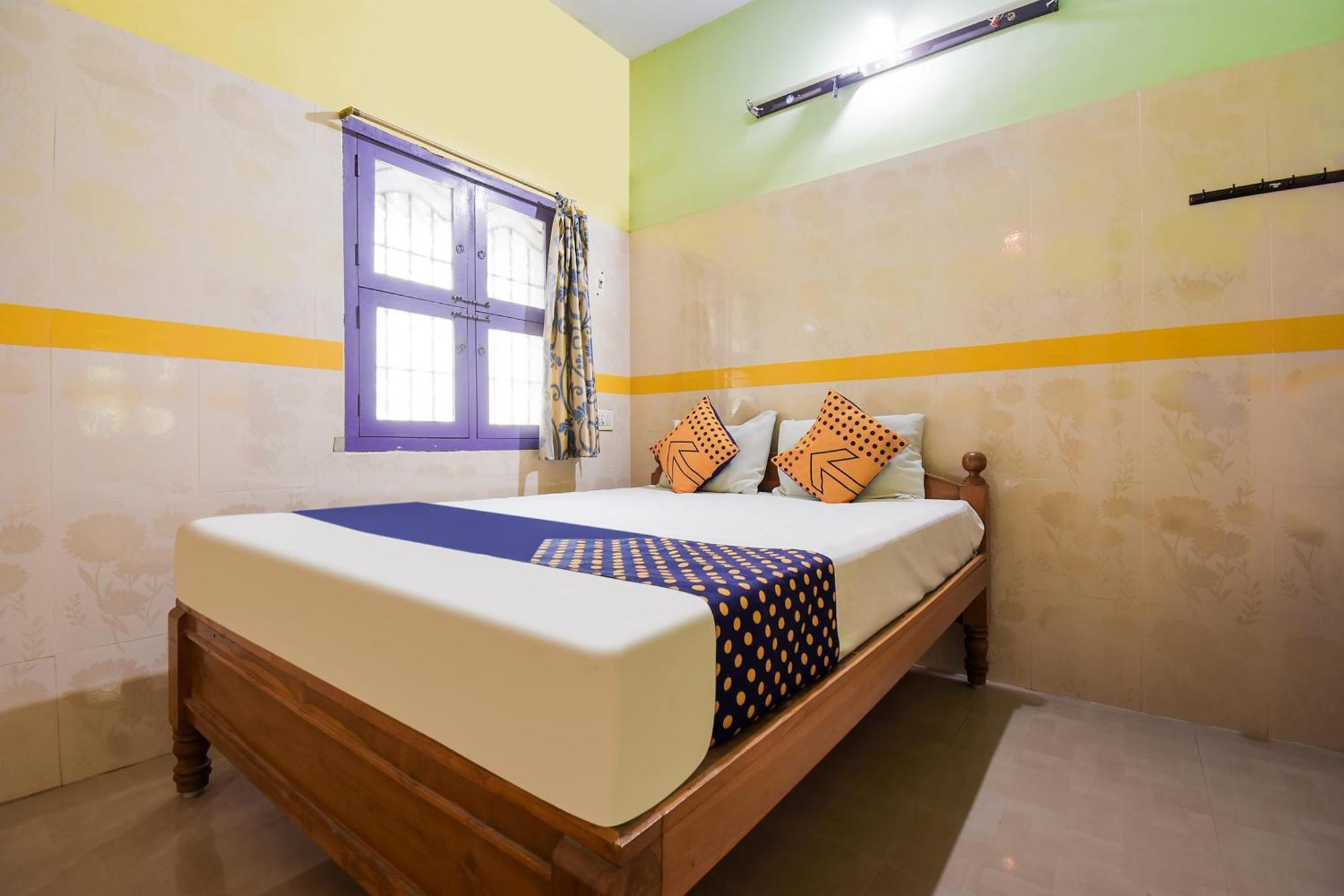 Hotel O K.S.Lodge Tribhuvanam 外观 照片