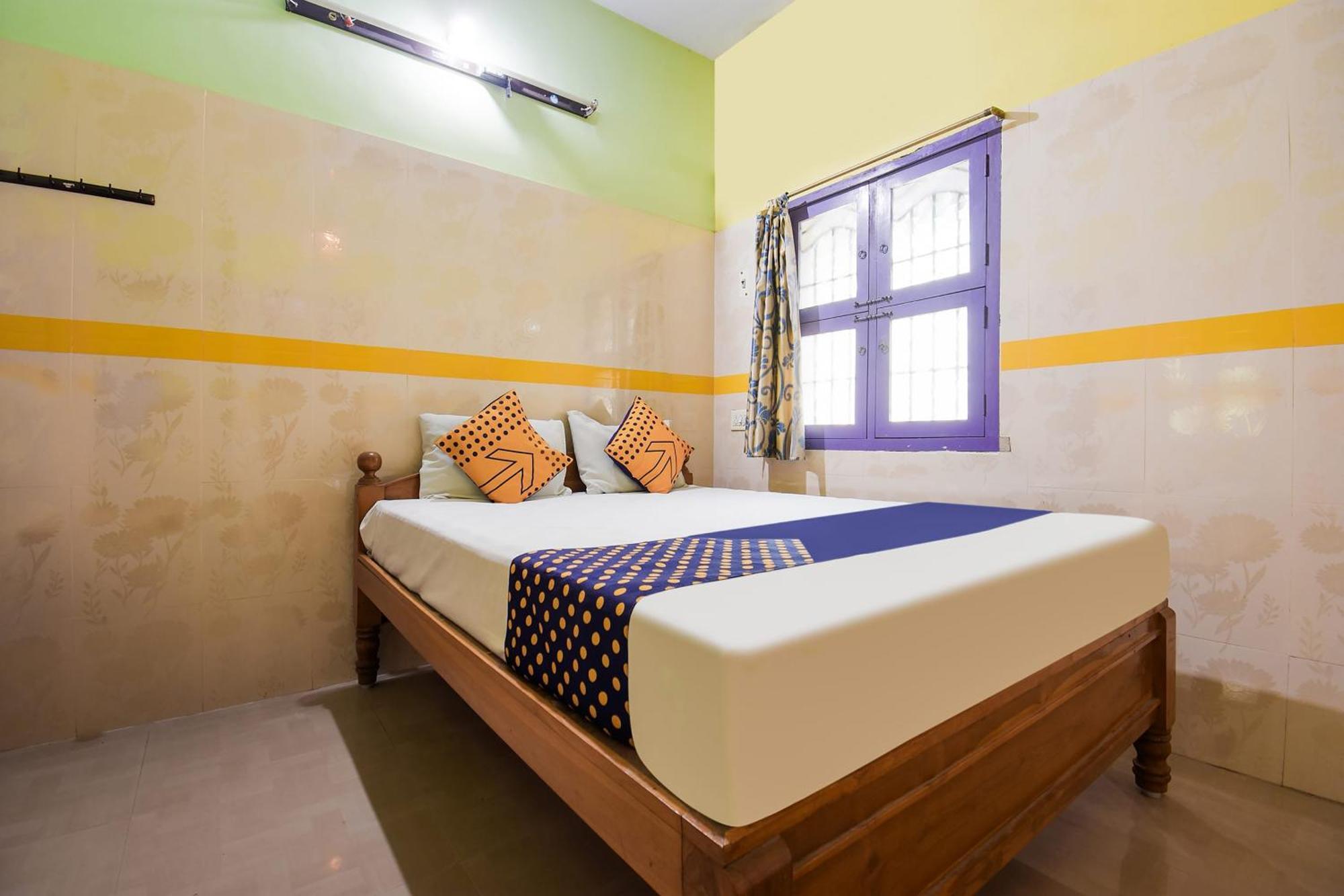 Hotel O K.S.Lodge Tribhuvanam 外观 照片