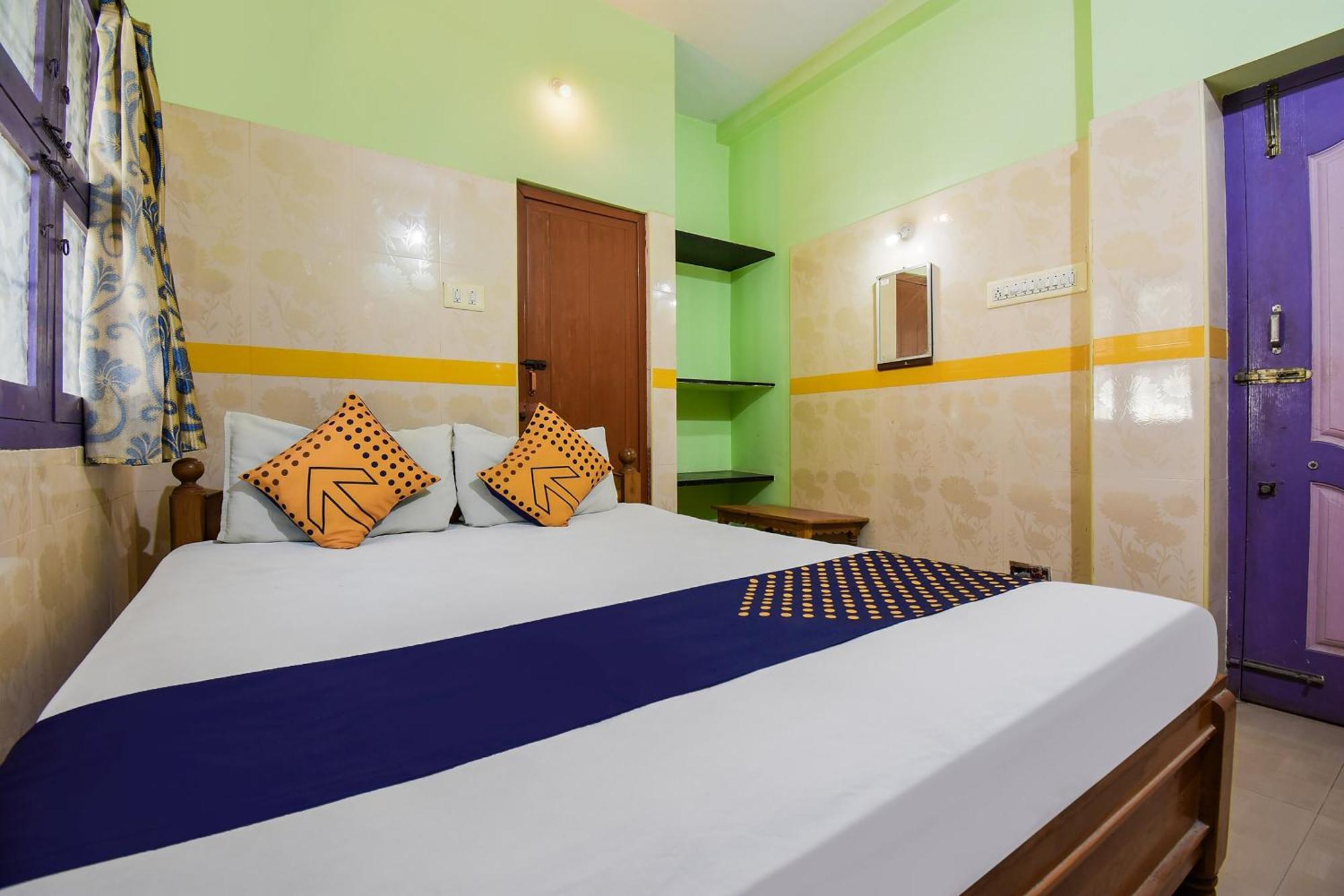 Hotel O K.S.Lodge Tribhuvanam 外观 照片