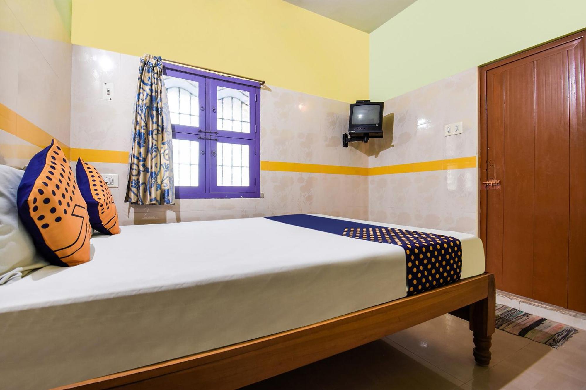 Hotel O K.S.Lodge Tribhuvanam 外观 照片