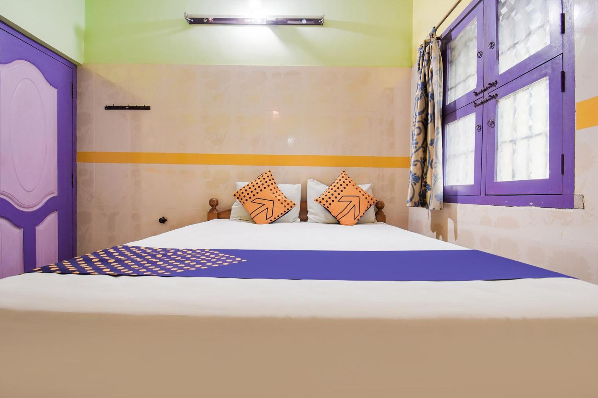Hotel O K.S.Lodge Tribhuvanam 外观 照片